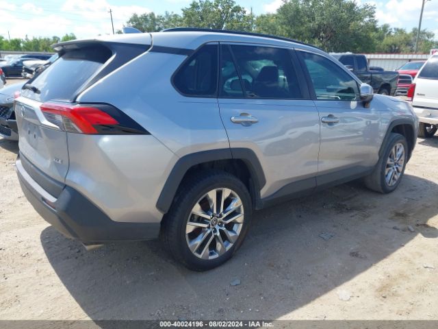 2T3C1RFVXMC098233 Toyota Rav4 Xle Premium