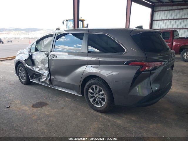 5TDYSKFC4MS025738 Toyota SIENNA XLE
