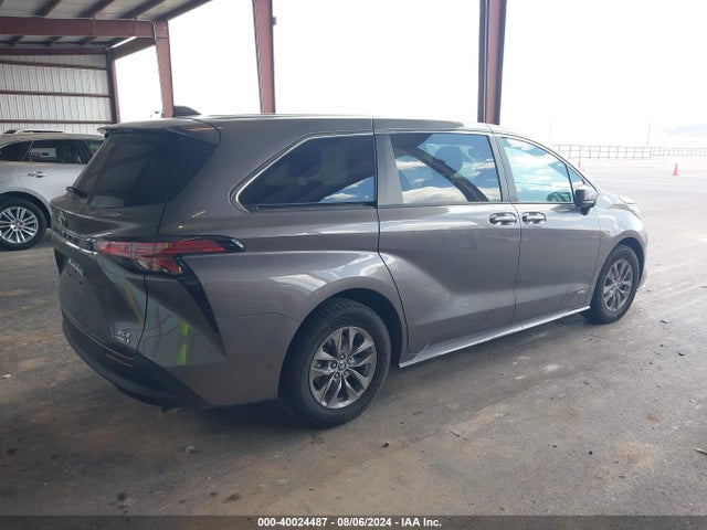 5TDYSKFC4MS025738 Toyota SIENNA XLE