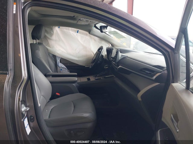5TDYSKFC4MS025738 Toyota SIENNA XLE