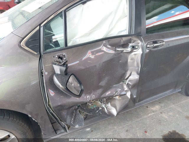 5TDYSKFC4MS025738 Toyota SIENNA XLE