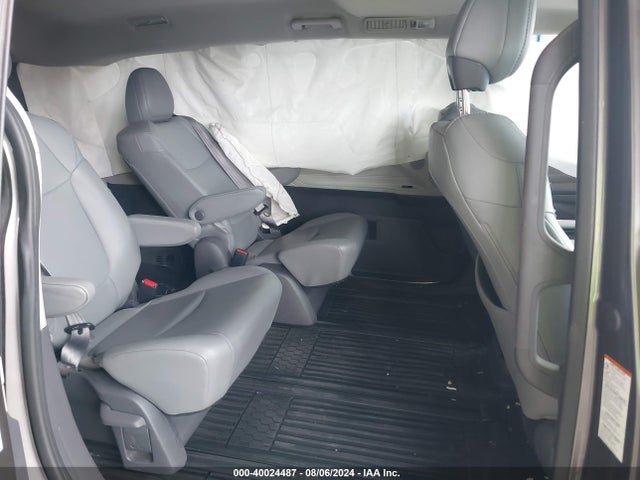 5TDYSKFC4MS025738 Toyota SIENNA XLE