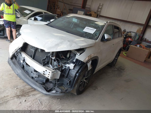 Toyota Highlander Xle V6 2016 5TDKKRFH9GS144898 Image 2