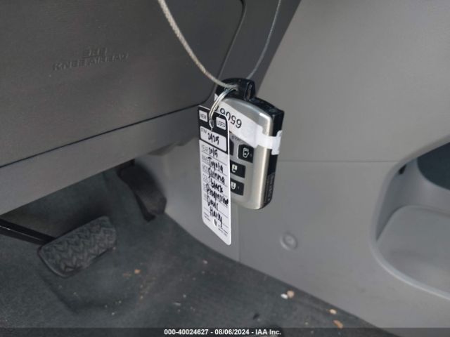 5TDYK3DC9FS682594 Toyota Sienna Xle 8 Passenger