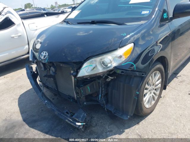 5TDYK3DC9FS682594 Toyota Sienna Xle 8 Passenger