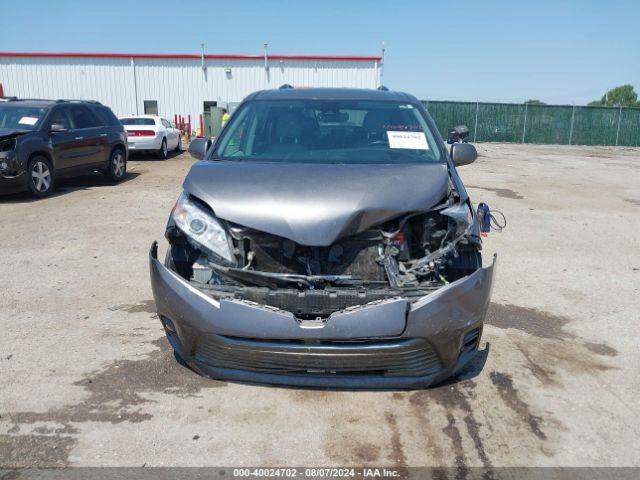 5TDYZ3DCXJS944885 Toyota Sienna Xle Premium 8 Passenger