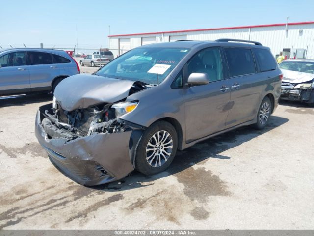 5TDYZ3DCXJS944885 Toyota Sienna Xle Premium 8 Passenger