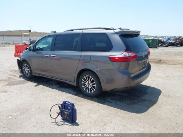 5TDYZ3DCXJS944885 Toyota Sienna Xle Premium 8 Passenger