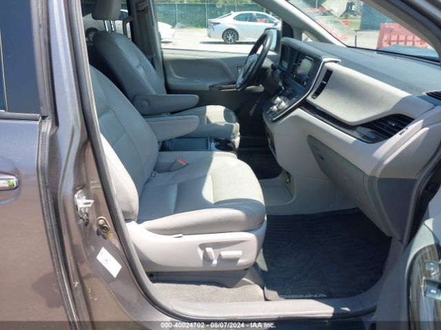 5TDYZ3DCXJS944885 Toyota Sienna Xle Premium 8 Passenger