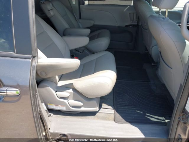 5TDYZ3DCXJS944885 Toyota Sienna Xle Premium 8 Passenger