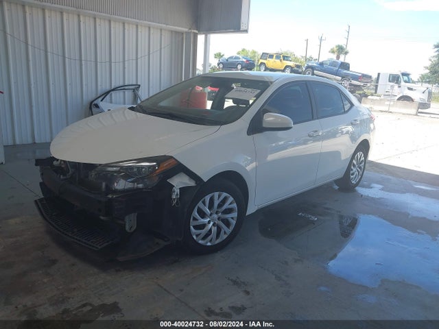 Toyota COROLLA LE 2018 5YFBURHE0JP837565 Image 2