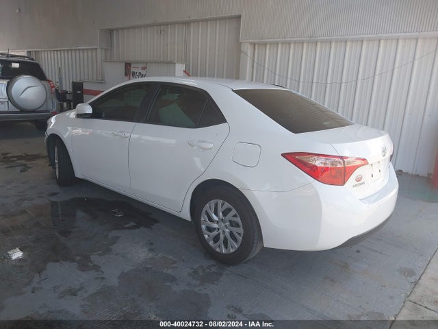 Toyota COROLLA LE 2018 5YFBURHE0JP837565 Image 3