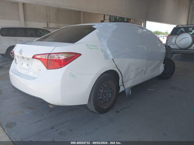 Toyota COROLLA LE 2018 5YFBURHE0JP837565 Image 4