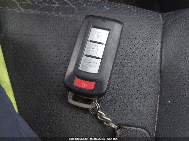 JA4AZ3A3XEZ006406 Mitsubishi Outlander Se