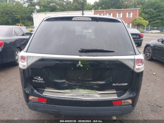 JA4AZ3A3XEZ006406 Mitsubishi Outlander Se