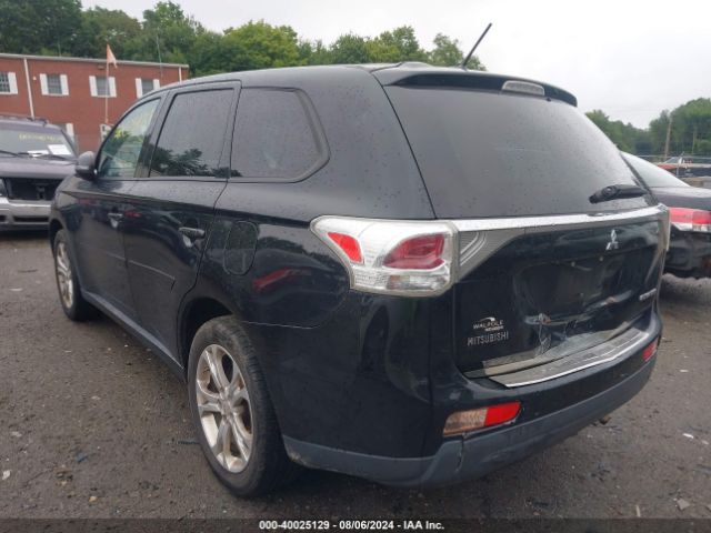 JA4AZ3A3XEZ006406 Mitsubishi Outlander Se