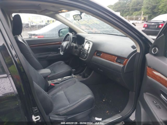 JA4AZ3A3XEZ006406 Mitsubishi Outlander Se