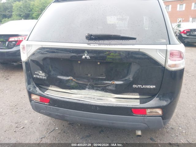 JA4AZ3A3XEZ006406 Mitsubishi Outlander Se