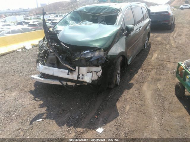 5TDYRKEC8MS067617 Toyota SIENNA XLE