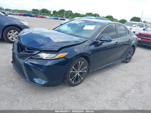 Toyota CAMRY SE 2018 4T1B11HKXJU597777 Image 2