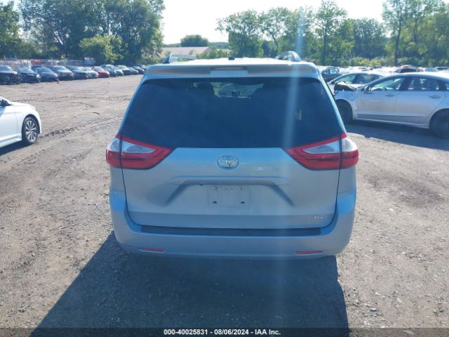 5TDYZ3DC0HS779729 Toyota Sienna Xle 8 Passenger