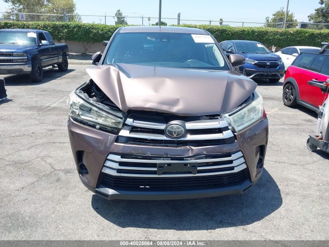 Toyota Highlander Le 2018 5TDZARFH7JS034473 Image 12