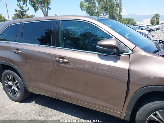 Toyota Highlander Le 2018 5TDZARFH7JS034473 Image 13