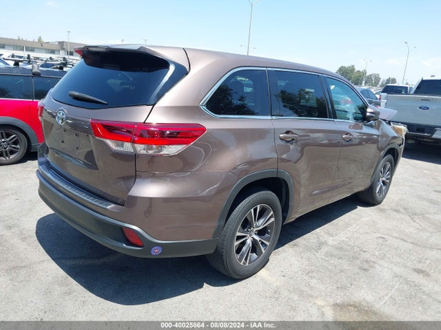 Toyota Highlander Le 2018 5TDZARFH7JS034473 Image 4