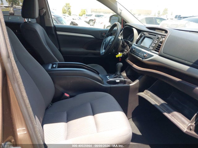 Toyota Highlander Le 2018 5TDZARFH7JS034473 Image 5
