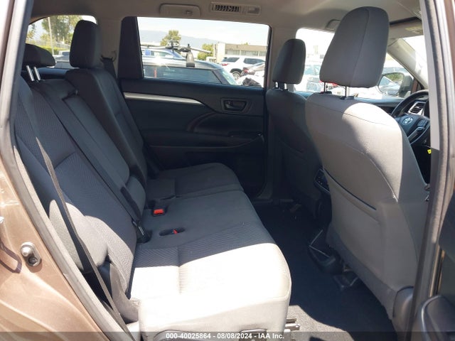 Toyota Highlander Le 2018 5TDZARFH7JS034473 Image 8