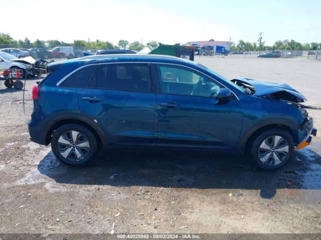 KNDCB3LC5H5032651 KIA NIRO LX