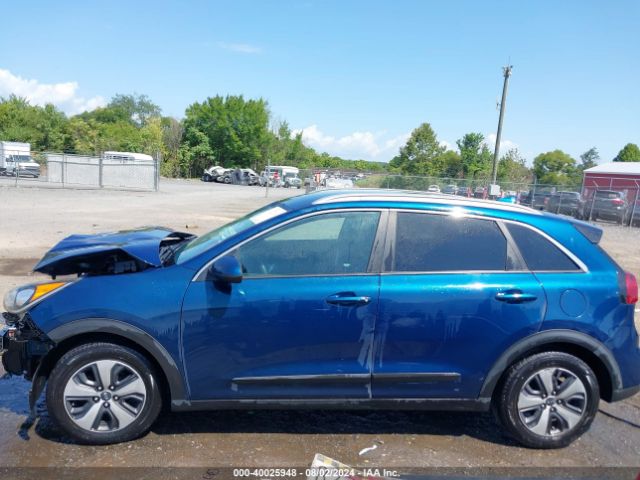 KNDCB3LC5H5032651 KIA NIRO LX