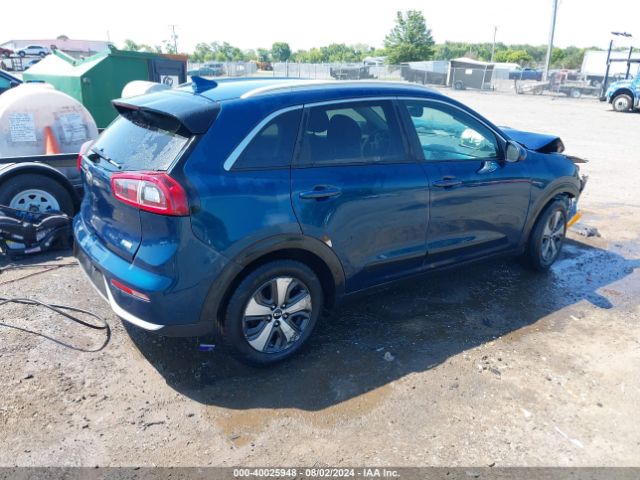 KNDCB3LC5H5032651 KIA NIRO LX