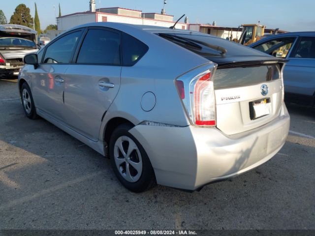 JTDKN3DUXE1825621 Toyota Prius Two