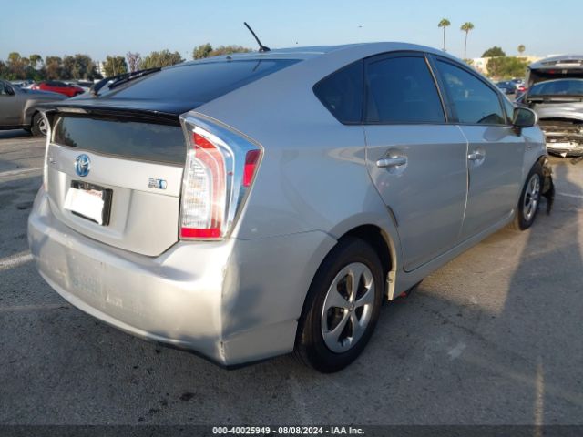 JTDKN3DUXE1825621 Toyota Prius Two