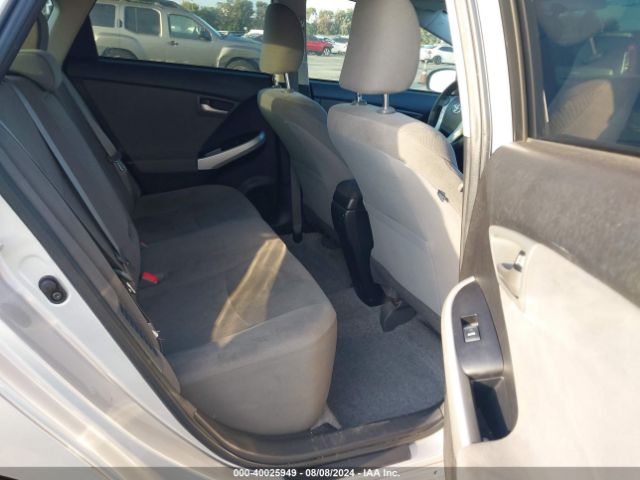 JTDKN3DUXE1825621 Toyota Prius Two