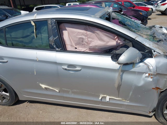 Hyundai Elantra Value Edition 2018 5NPD84LF2JH337324 Image 14