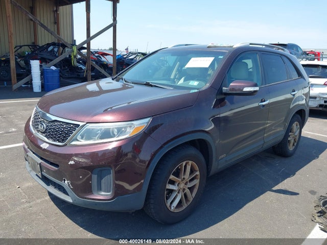 KIA Sorento Lx V6 2015 5XYKTDA72FG604672 Image 2