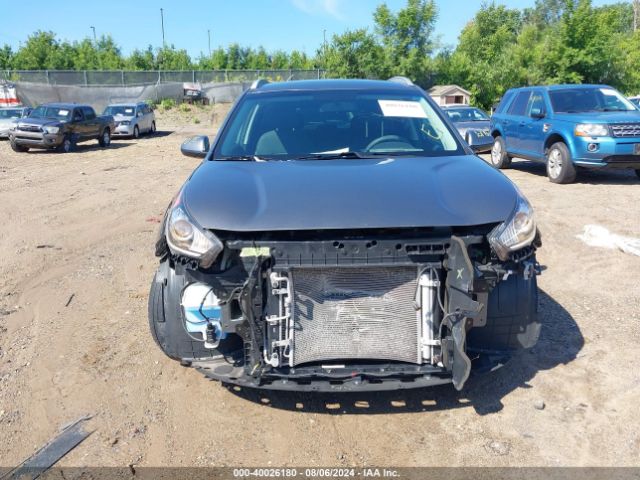 KNDCB3LC6J5150312 KIA NIRO LX