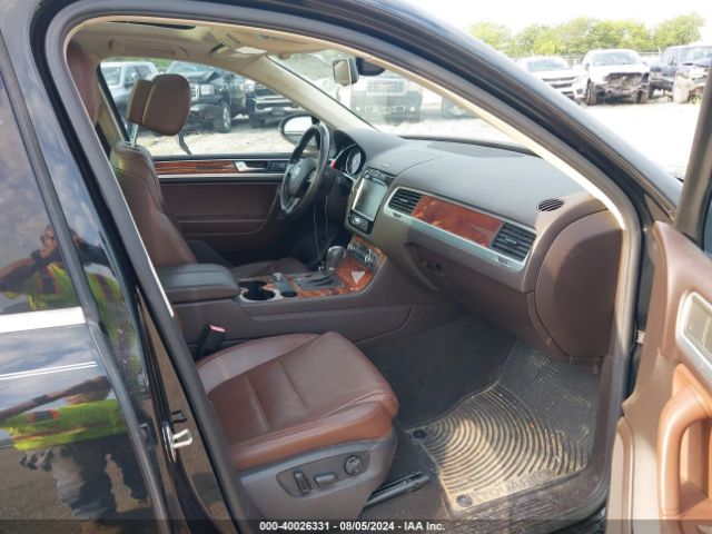 2011 VOLKSWAGEN TOUAREG WVGFK9BP1BD004830 Photo 4