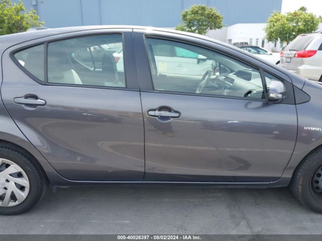 JTDKDTB39F1096655 Toyota Prius C One