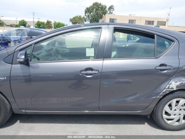 JTDKDTB39F1096655 Toyota Prius C One