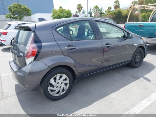 JTDKDTB39F1096655 Toyota Prius C One