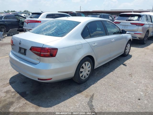 3VW267AJ8GM309601 Volkswagen Jetta 1.4t S