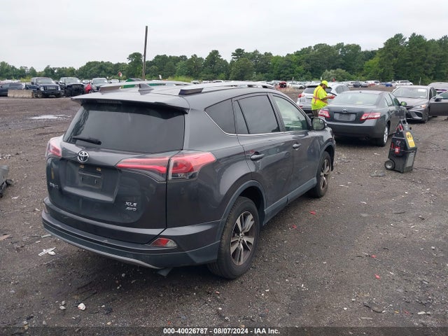 Toyota Rav4 Xle 2017 JTMRFREV5HJ144907 Image 4