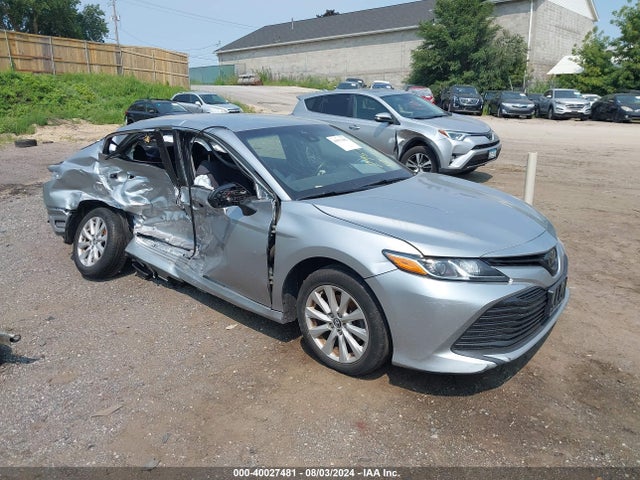 Toyota CAMRY LE 2018 4T1B11HK2JU582836 zdjęcie główne