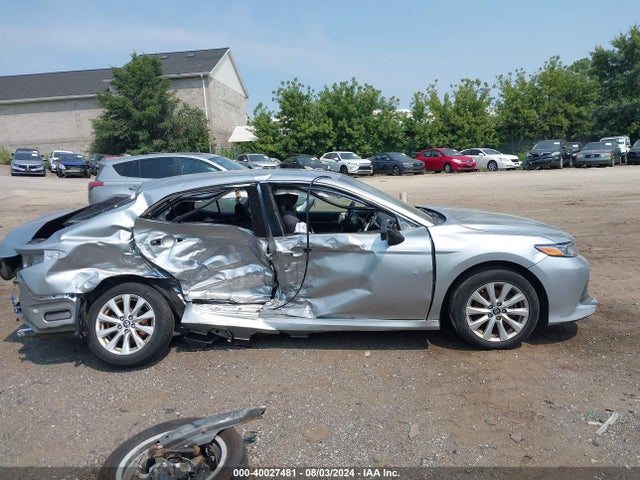 Toyota CAMRY LE 2018 4T1B11HK2JU582836 Image 13