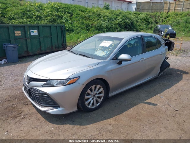 Toyota CAMRY LE 2018 4T1B11HK2JU582836 Image 2