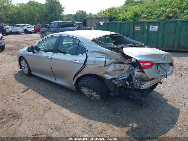Toyota CAMRY LE 2018 4T1B11HK2JU582836 Image 3