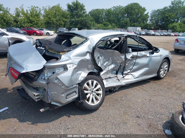 Toyota CAMRY LE 2018 4T1B11HK2JU582836 Image 4